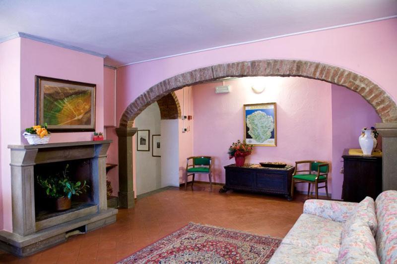 Hotel Borgo Antico Биббьена Экстерьер фото