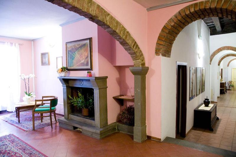 Hotel Borgo Antico Биббьена Экстерьер фото