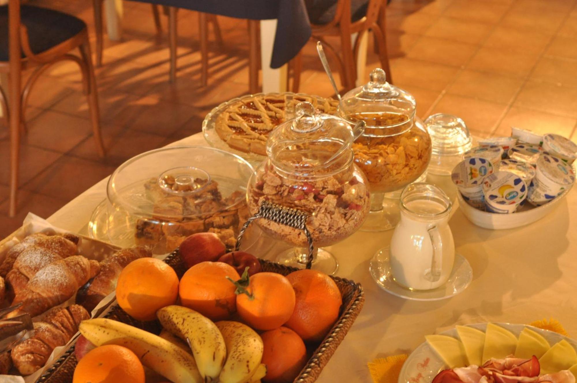 Hotel Borgo Antico Биббьена Экстерьер фото