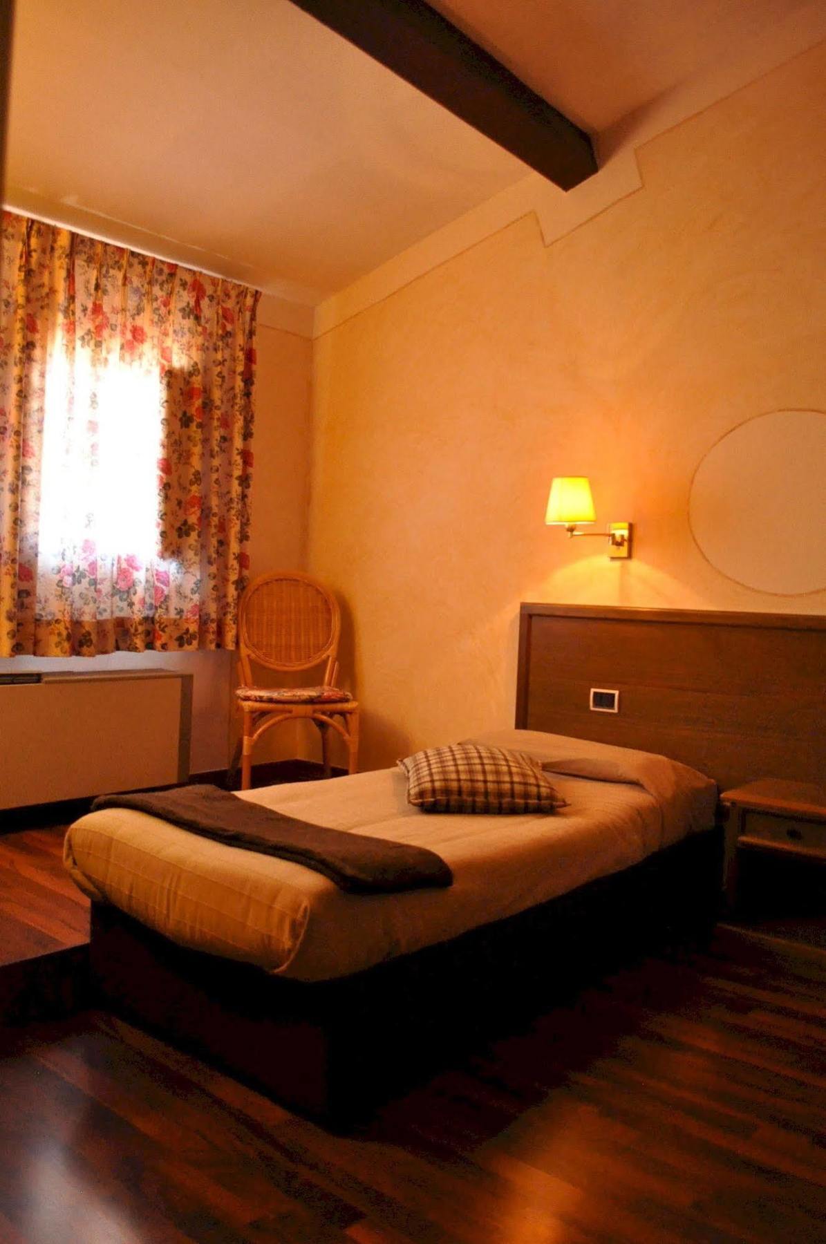 Hotel Borgo Antico Биббьена Экстерьер фото